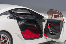Indlæs billede til gallerivisning 1/18 Lexus LFA, white 1:18