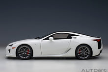 Indlæs billede til gallerivisning LEXUS LFA COUPE 2012 WHITEST WHITE CARBON 1:18