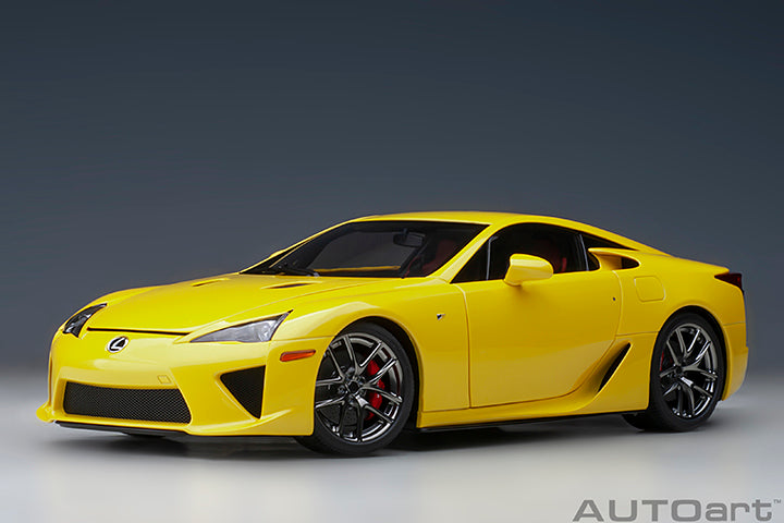 LEXUS LFA COUPE 2012 PEARL YELLOW 1:18