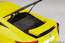 Indlæs billede til gallerivisning 1/18 Lexus LFA, yellow 1:18