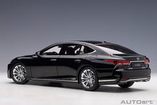 Indlæs billede til gallerivisning 1/18 2018 Lexus LS 500h, grey metallic 1:18