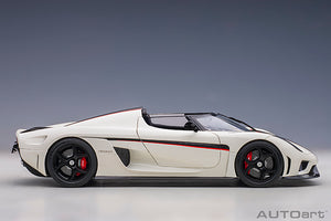 KOENIGSEGG REGERA 2016  WHITE BLACK CARBON RED