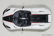 Indlæs billede til gallerivisning KOENIGSEGG REGERA 2016  WHITE BLACK CARBON RED