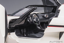 Indlæs billede til gallerivisning KOENIGSEGG REGERA 2016  WHITE BLACK CARBON RED
