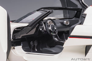 KOENIGSEGG REGERA 2016  WHITE BLACK CARBON RED