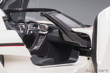 Indlæs billede til gallerivisning KOENIGSEGG REGERA 2016  WHITE BLACK CARBON RED