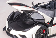 Indlæs billede til gallerivisning KOENIGSEGG REGERA 2016  WHITE BLACK CARBON RED