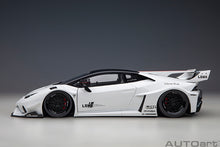 Indlæs billede til gallerivisning 1/18 Liberty Walk LB Silhouette Lamborghini Huracan GT, white 1:18