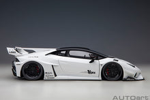 Indlæs billede til gallerivisning 1/18 Liberty Walk LB Silhouette Lamborghini Huracan GT, white 1:18