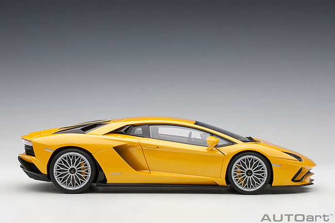 2017 Lamborghini Aventador S, pearl yellow 1:18