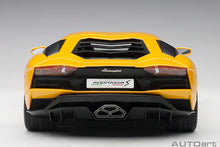 Indlæs billede til gallerivisning 2017 Lamborghini Aventador S, pearl yellow 1:18
