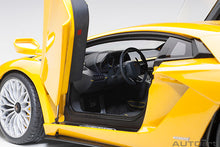 Indlæs billede til gallerivisning 2017 Lamborghini Aventador S, pearl yellow 1:18