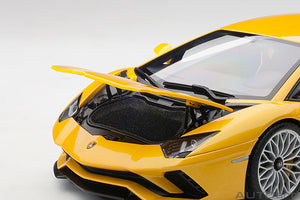 2017 Lamborghini Aventador S, pearl yellow 1:18