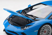 Indlæs billede til gallerivisning 2017 Lamborghini Aventador S, pearl blue 1:18