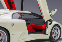 Indlæs billede til gallerivisning 1/18 Lamborghini Diablo SE30 Jota, balloon white 1:18