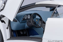 Indlæs billede til gallerivisning LAMBORGHINI DIABLO SE30 JOTA 1995 IMPACT WHITE 1:18