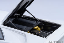 Indlæs billede til gallerivisning LAMBORGHINI DIABLO SE30 JOTA 1995 IMPACT WHITE 1:18