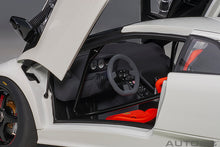 Indlæs billede til gallerivisning LAMBORGHINI DIABLO SVR 1996 IMPACT WHITE 1:18