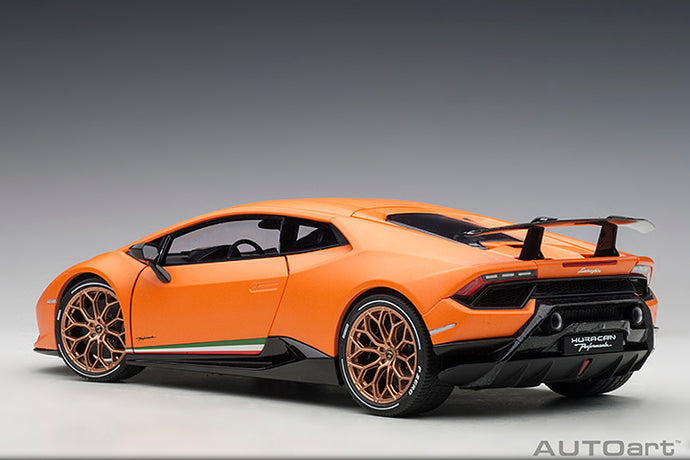 Lamborghini Huracan Performante, arancio anthaeus 1:18