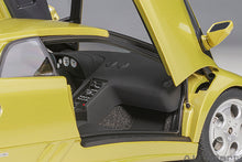 Indlæs billede til gallerivisning LAMBORGHINI DIABLO SE30 30th ANNIVERSARY EDITION 1994 YELLOW MET 1:18