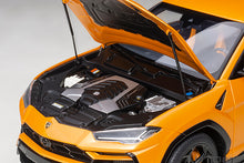 Indlæs billede til gallerivisning 1/18 Lamborghini Urus, arancio borealis 1:18