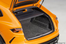 Indlæs billede til gallerivisning 1/18 Lamborghini Urus, arancio borealis 1:18