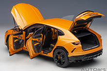 Indlæs billede til gallerivisning 1/18 Lamborghini Urus, arancio borealis 1:18