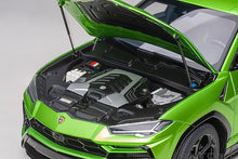Indlæs billede til gallerivisning 1/18 Lamborghini Urus, verde selvans 1:18