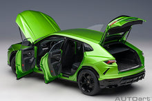 Indlæs billede til gallerivisning 1/18 Lamborghini Urus, verde selvans 1:18