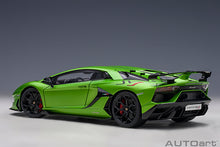 Indlæs billede til gallerivisning Lamborghini Aventador SVJ, verde alceo 1:18