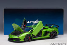 Indlæs billede til gallerivisning Lamborghini Aventador SVJ, verde alceo 1:18