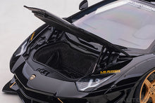 Indlæs billede til gallerivisning Liberty Walk Lamborghini Aventador, gloss black/gold accents 1:18