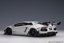 Indlæs billede til gallerivisning 1/18 Liberty Walk Lamborghini Aventador, white 1:18