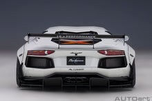 Indlæs billede til gallerivisning 1/18 Liberty Walk Lamborghini Aventador, white 1:18