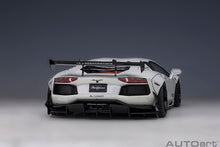 Indlæs billede til gallerivisning 1/18 Liberty Walk Lamborghini Aventador, white 1:18