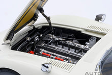 Indlæs billede til gallerivisning TOYOTA 2000GT 1967 WHITE
