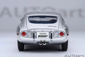 TOYOTA 2000GT 1967 SILVER 1:18