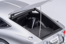 Indlæs billede til gallerivisning TOYOTA 2000GT 1967 SILVER 1:18