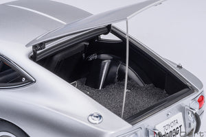 TOYOTA 2000GT 1967 SILVER 1:18