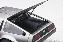 Indlæs billede til gallerivisning Delorean DMC-12, satin finish 1:18