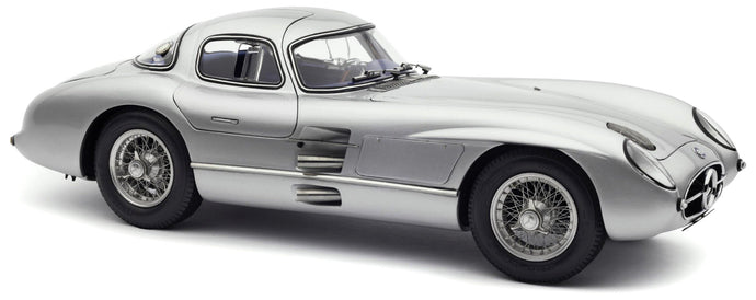 MERCEDES BENZ 300 SLR UHLENHAUT COUPE 1955 - BLUE INTERIOR SILVER 1:18