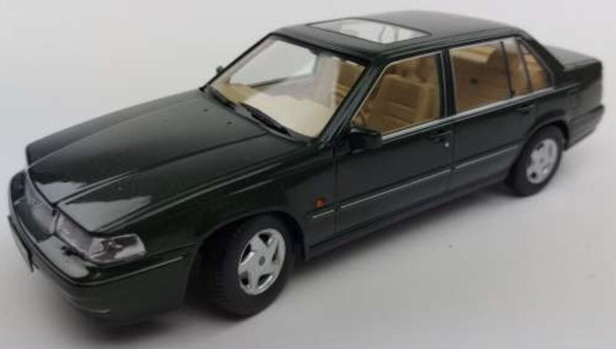 VOLVO 960 OLIVE 1996 DARK GREEN METALLIC  1:18 fra Triple 9