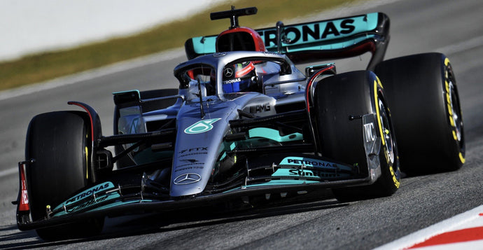 MERCEDES-AMG PETRONAS FORMULA ONE TEAM F1 W13 E PERFORMANCE -#63 GEORGE RUSSELL 2022 sølv/turkis 1:18