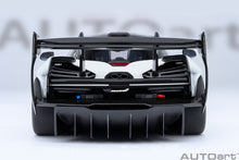 Indlæs billede til gallerivisning McLAREN SENNA GTR 2021 SILICA WHITE 1:18