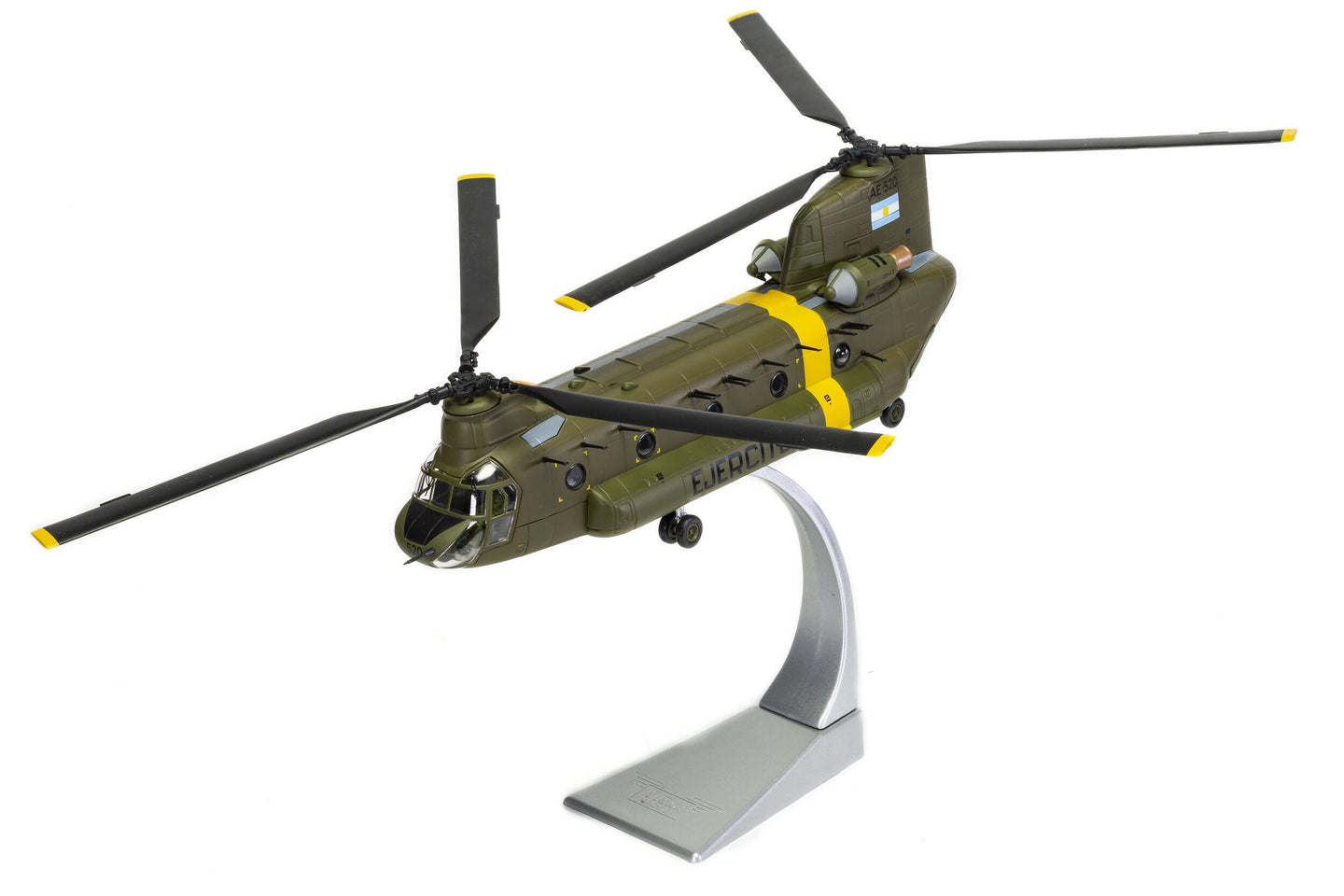 Boeing CH-47C CHINOOK AE-520 Argentine Army, Captured by British Army returned to UK, Falkland 1982 oliven grøn/gul 1:72