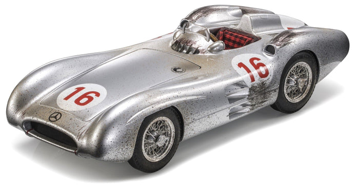 MERCEDES BENZ F1 W196R STREAMLINERS N 16 WINNER MONZA ITALY GP (DIRTY VERSION) JUAN MANUEL FANGIO 1954 WORLD CHAMPION WITH SHOWCASE SILVER 1:18