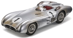 MERCEDES BENZ F1 W196R STREAMLINERS N 1 POLE POSITION AND 4th BRITISH GP (DIRTY VERSION) JUAN MANUEL FANGIO 1954 WORLD CHAMPION WITH SHOWCASE SILVER 1:18