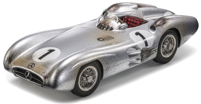 MERCEDES BENZ F1 W196R STREAMLINERS N 1 POLE POSITION AND 4th BRITISH GP (DIRTY VERSION) JUAN MANUEL FANGIO 1954 WORLD CHAMPION WITH SHOWCASE SILVER 1:18