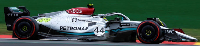 MERCEDES GP F1 W13E TEAM MERCEDES-AMG PETRONAS F1 N 44 BELGIUM GP 2022 LEWIS HAMILTON WITH SHOWCASE SILVER GREEN 1:18