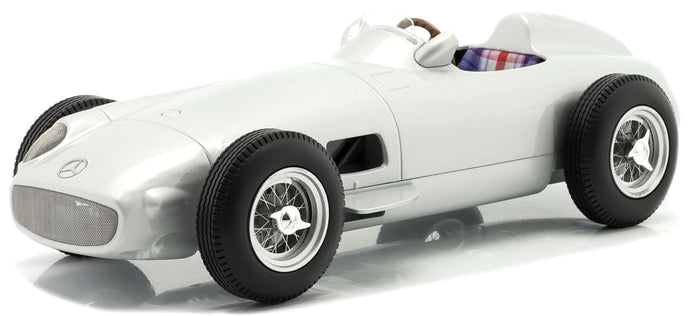 Mercedes Benz W196 PLAIN BODY EDITION FORMULA 1 1954/1955 sølv 1:18